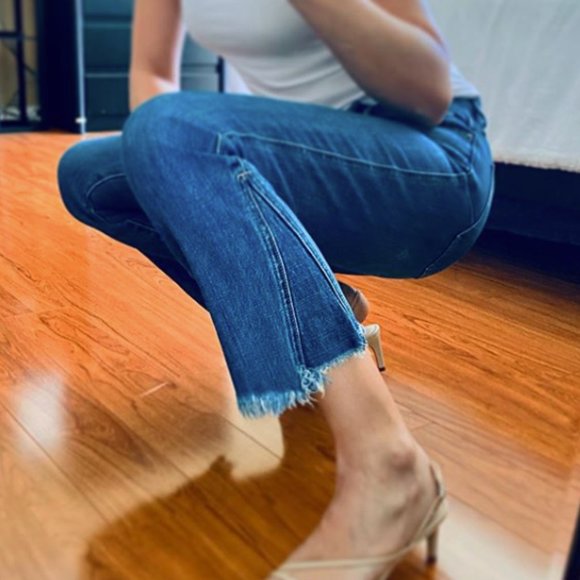 Instagram --> Jennysmirror - Picture 7 of 9